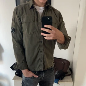 CP Company  - Säljer en riktigt fet overshirt från CP, skriv om du har några frågor eller funderingar!!!