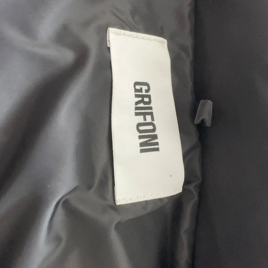 Svart dunjacka från Grifoni - 1