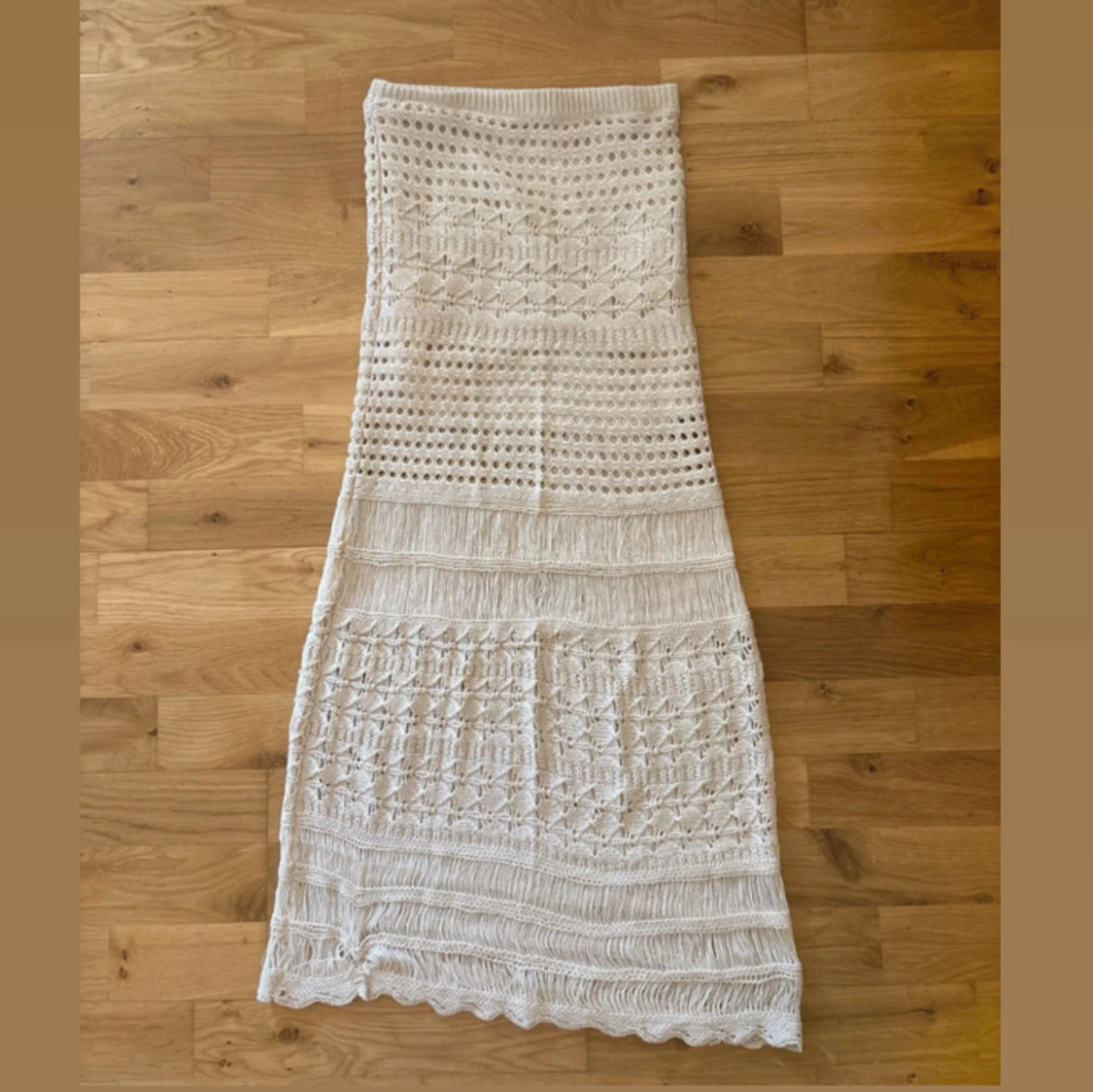 Beige lång stickad klänning från ZARA