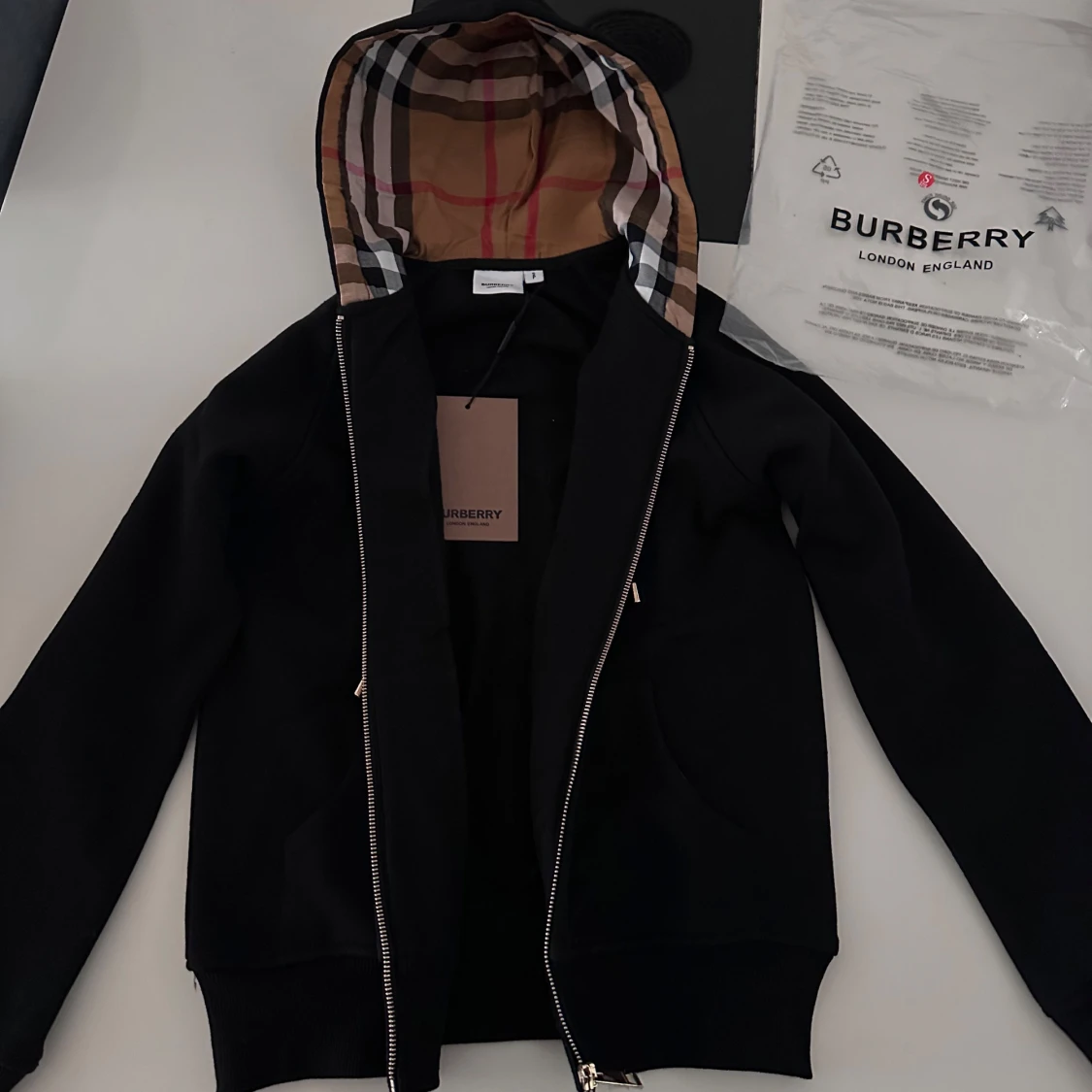 Svart hoodiejacka från Burberry