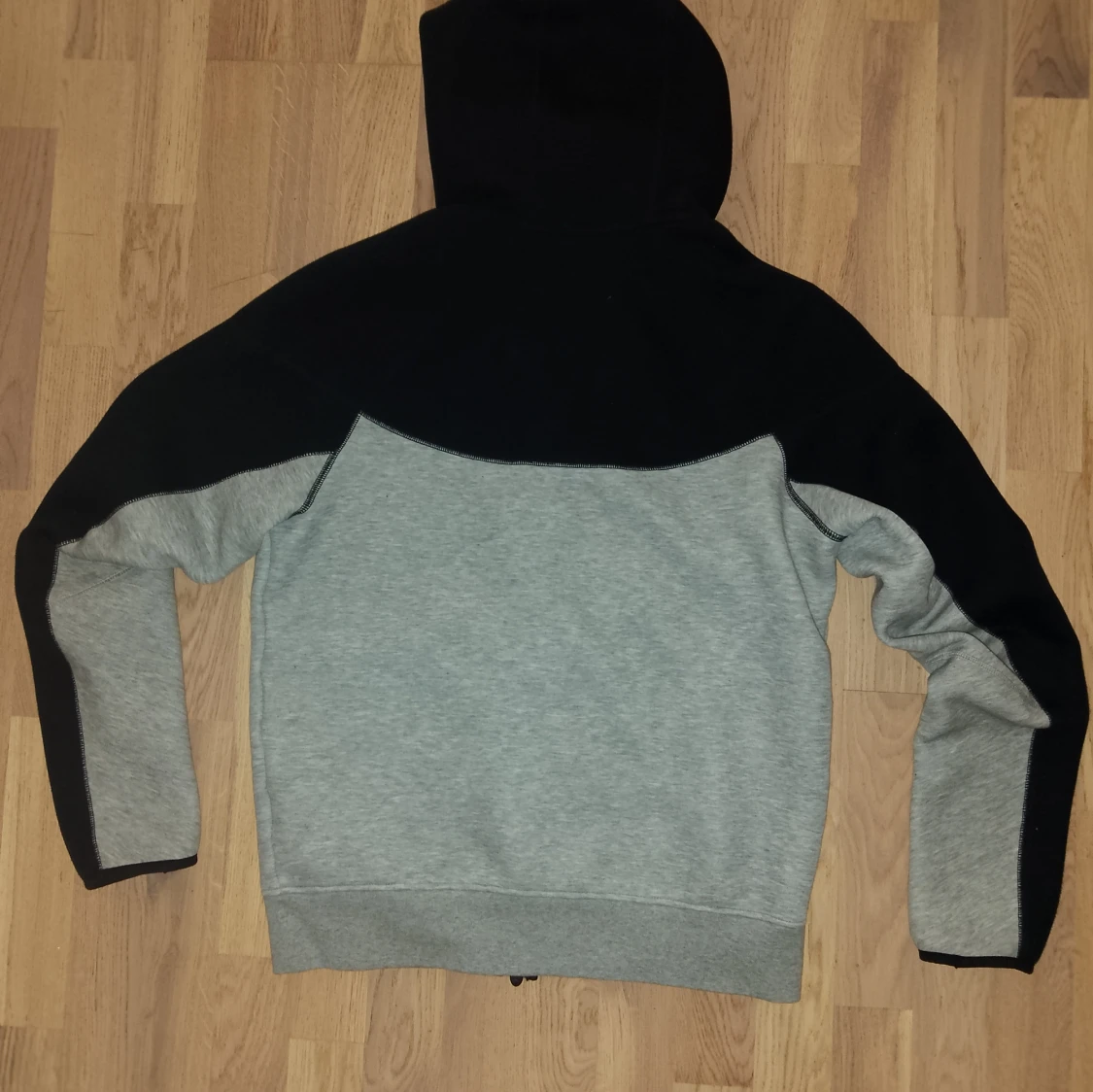 Nike Tech hoodiei svart och grå, M - 1