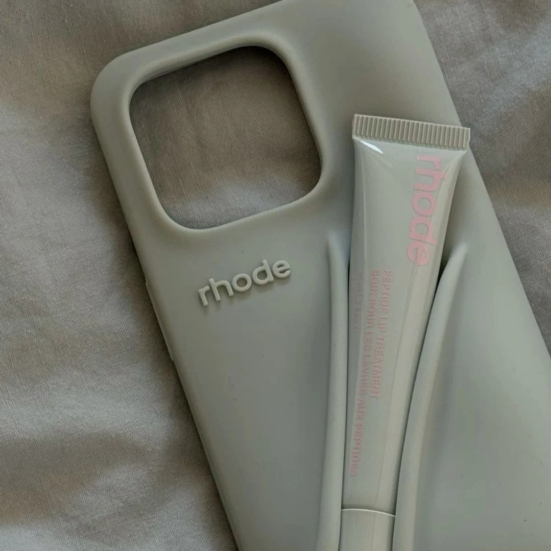 Rhode iPhone Case med Lip Treatment Holder