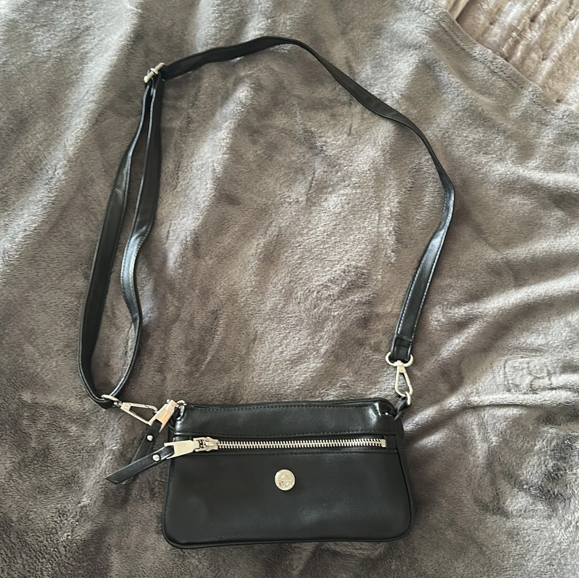 Svart axelväska i skinn - märket ”Ulrika”