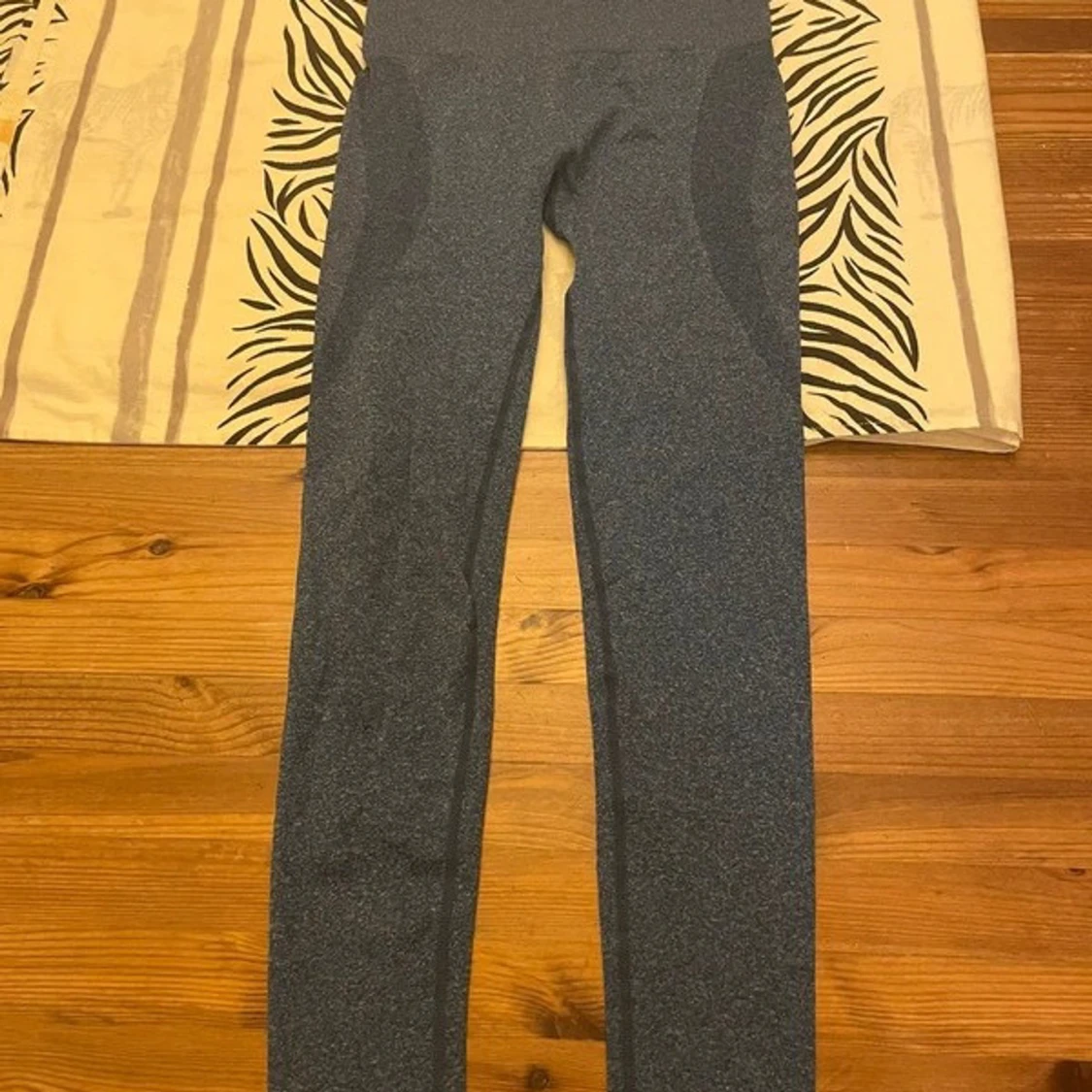 Mörkgrå leggings i stretchig nylon