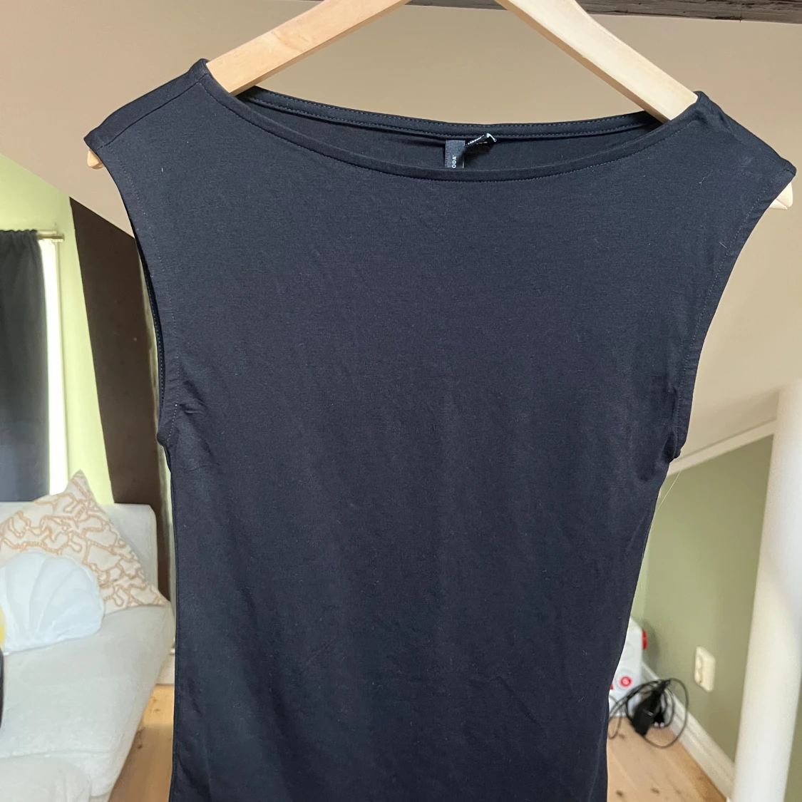 Svart ärmlös topp från Vero Moda XS - 2