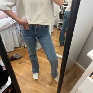 RAKA JEANS - Klassiska snygga raka jeans!!! Aldrig använda och kommer från Zara. Nypris 529kr🤗De sitter jättesnyggt och är supertrendiga💖💖