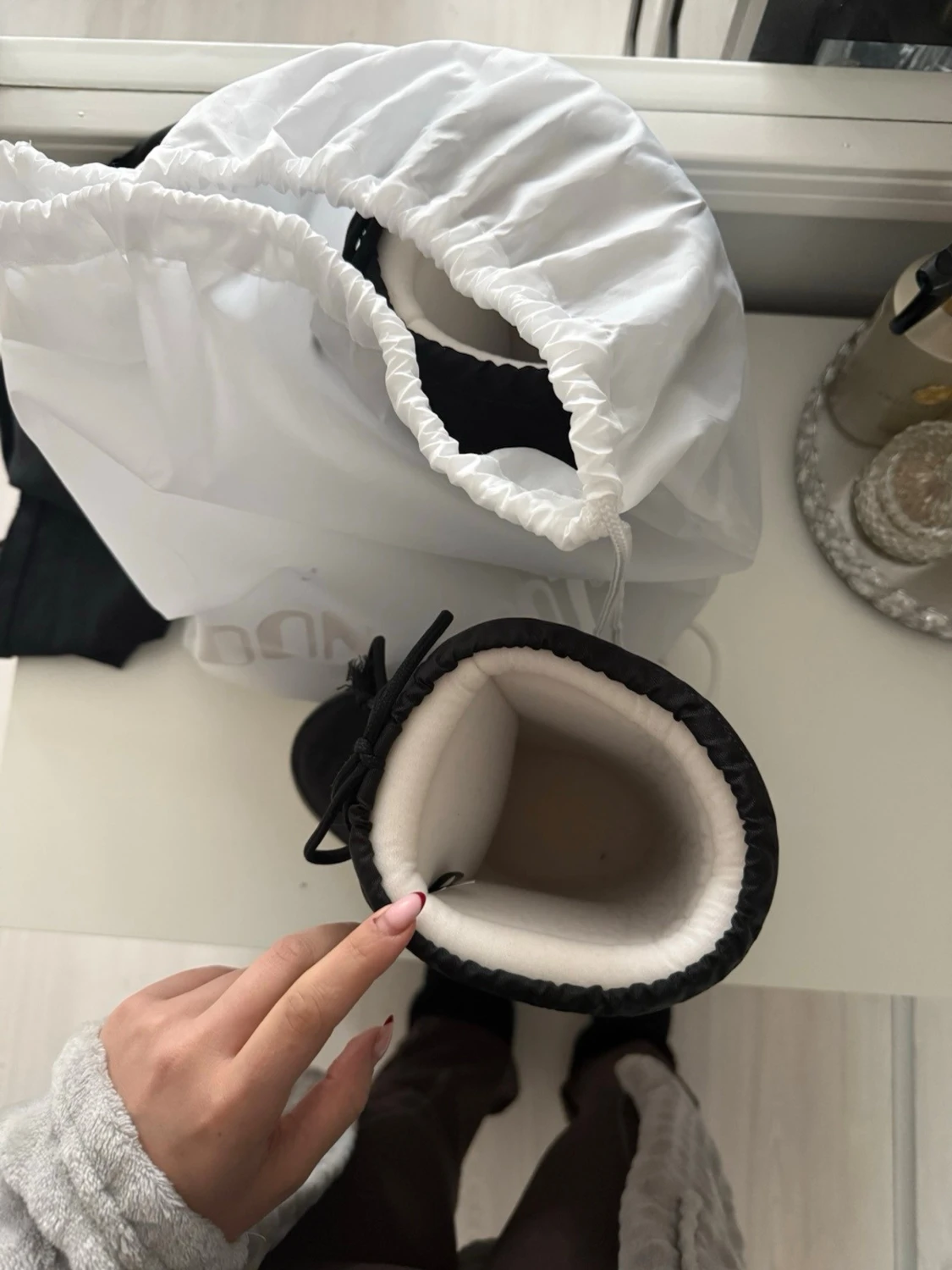 Svarta Moon Boots med vit detalj - 2