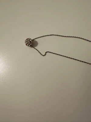 Kort halsband med äkta silver! - Köparen står för frakten! 
