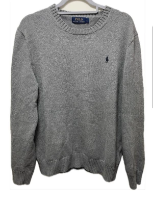 Ralph Lauren tröja - Bekväm tröja utan defekter Ej använd mycket Storlek L Skicka gärna prisförslag eller fråga om du tänker på något!