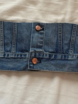 Jeanskorsett  - Jeanskorsett! Mått 88 cm, hör av er vid ytligare frågor💕