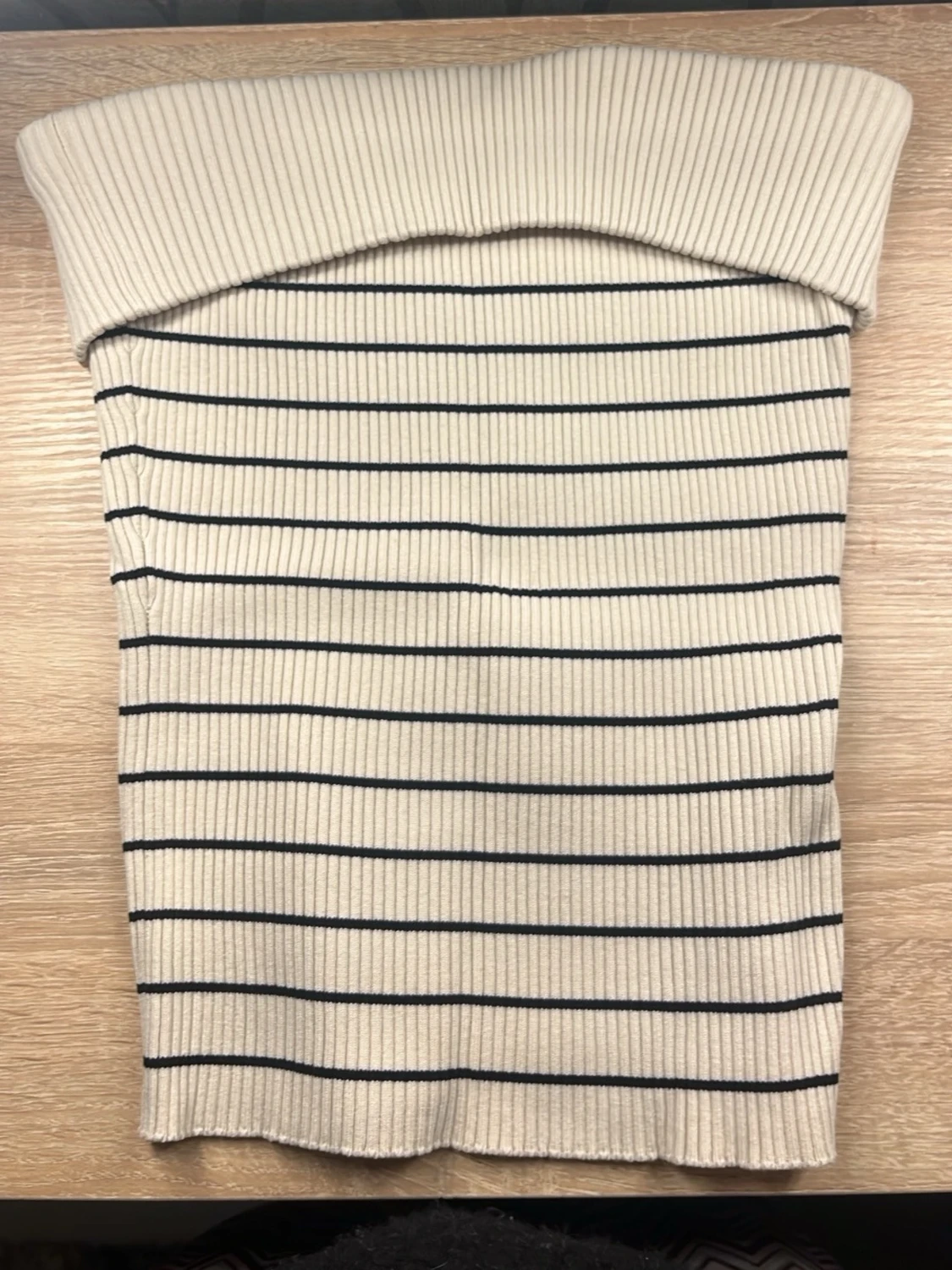 Ribbad tubtopp i beige och svartrandiga  - 2