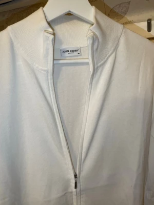 Zip-tröja - Zipup tröja från John Henric. Använt 1 gång.