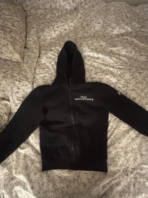 peak performance zip up - är från herr-avdelningen men sitter superfint på mig som tjej också! 