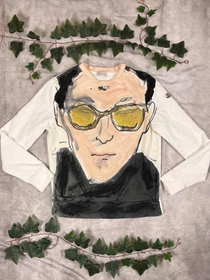 Moncler Maglia Girocollo – Print – Strl S - |Färg: Off-white, flerfärgat konstprint | Modell: Maglia Girocollo (print) | Storlek: S, normal passform | Skick: Grade A, 10/10  Hör av dig ifall du har funderingar!