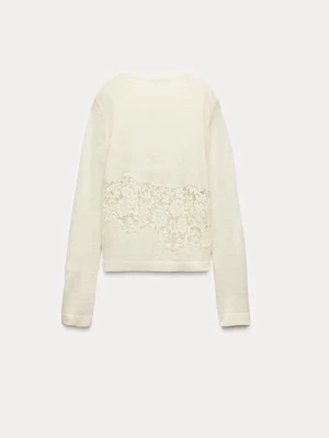 Vit stickad tröja med spets från ZARA - Säljer en krämvit stickad tröja från ZARA med lång ärm och rund halsringning. Har använt tröjan ungefär 2-4 gånger då den är lite för liten för mig ❤️