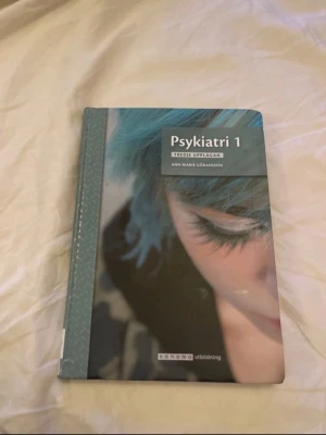 Psykiatri 1 Tredje upplagan - Kursbok i psykologi, 'Psykiatri 1' av Ann-Marie Göransson, tredje upplagan.
