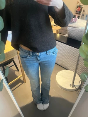 True legion jeans!! - KOLLA HIT!!❤️❤️ säljer mina super snygga true legion jeans då vill köpa ett par mörkblåa! De är i modellen joey low rise flare och i storlek W27☺️hör av er vid funderingar!