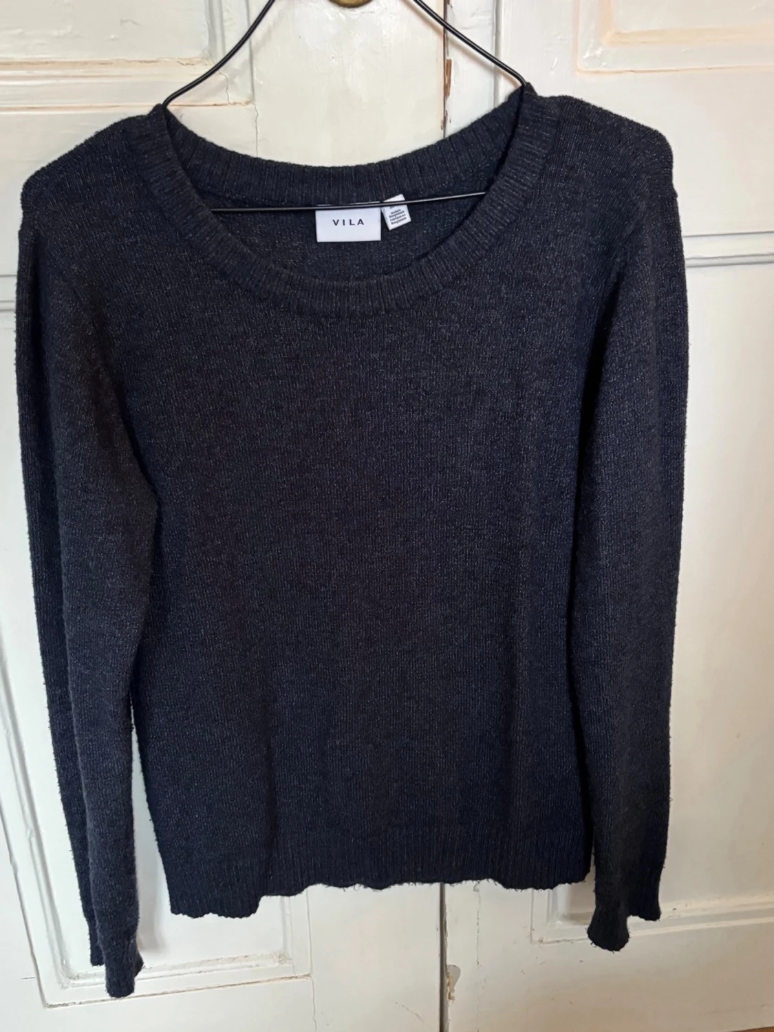Mörkblå stickad tröja från Vila - 3