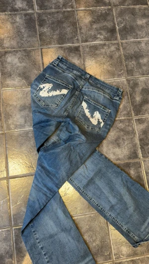 Nelly jeans - Använd fåtal gånger, low waist fast mer som mid