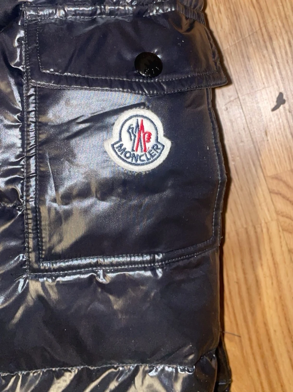 Svart glansig dunjacka från Moncler - 4