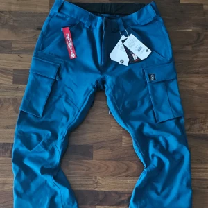 Volcom snowboard pants - 15k - Size XLarge  - Size XLarge (W34 to w36) possible adjust with a inner band the pants have on it. 