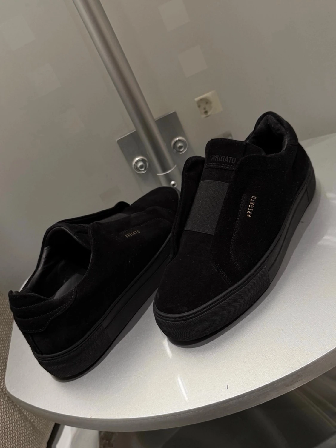 Svarta sneakers från Axel Arigato nästan oanvända