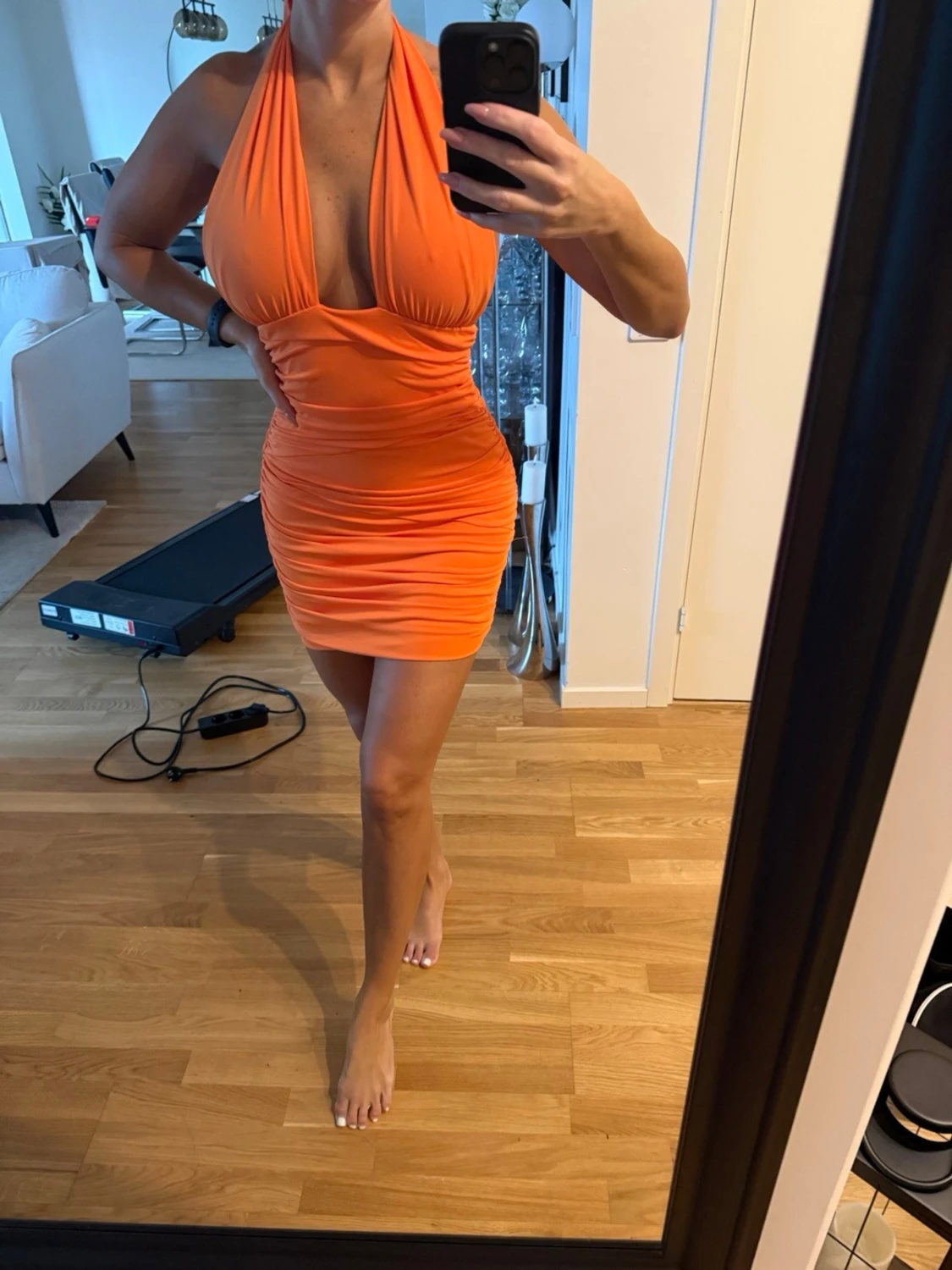 Orange halterneck kortklänning