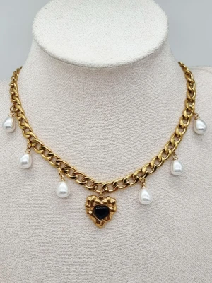 Stilfullt halsband med hjärta  - Material-rostfritt stål.  Kedjetjocklek-7mm.  Högkvalitativt halsband. #22