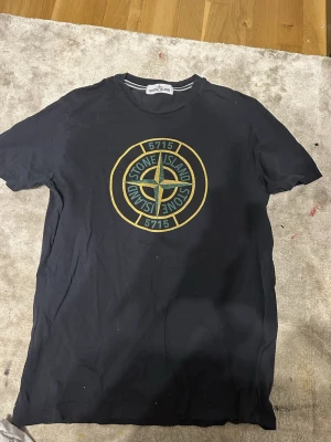 Stone Island T-shirt gammal modell - Svart stone Island T-shirt 