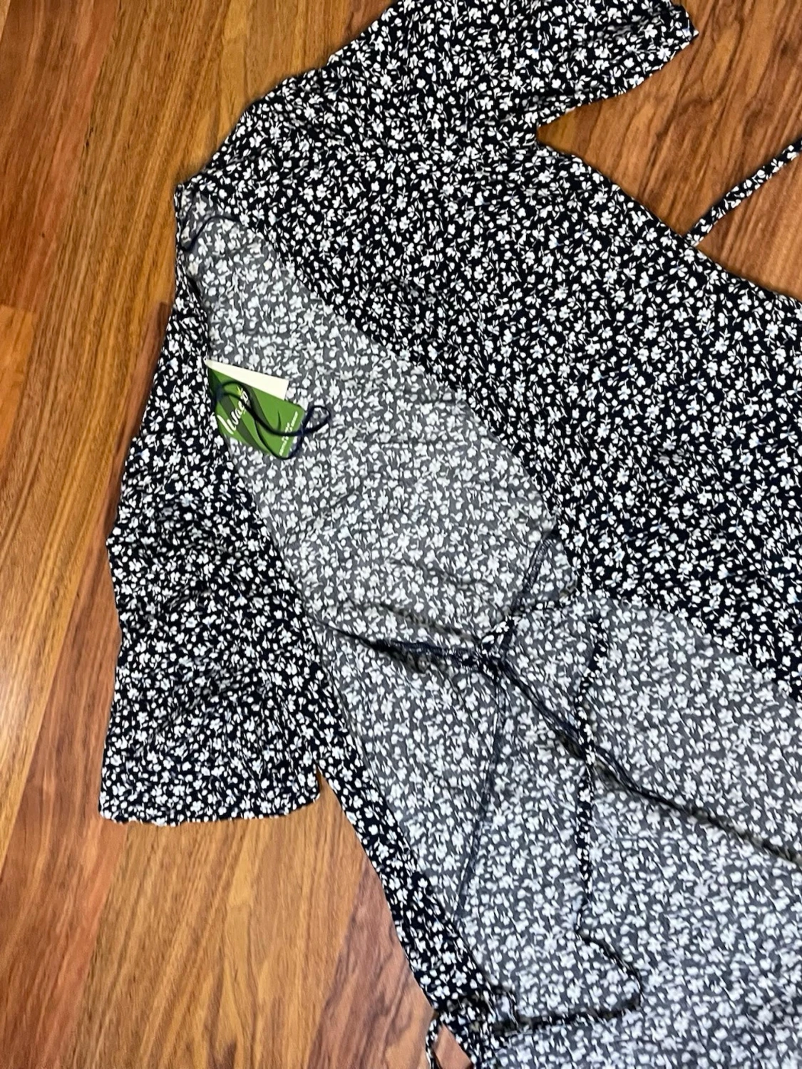 Blåa blommig omlottklänning - 1