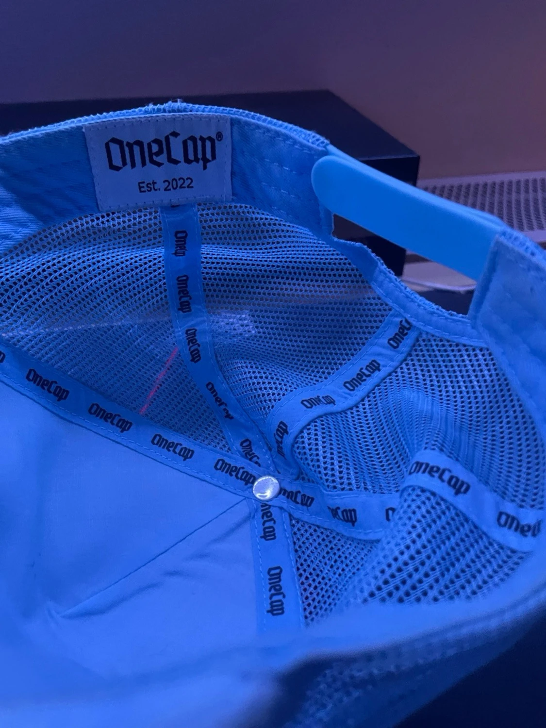 Ljusblå keps med Londonmotiv - 2