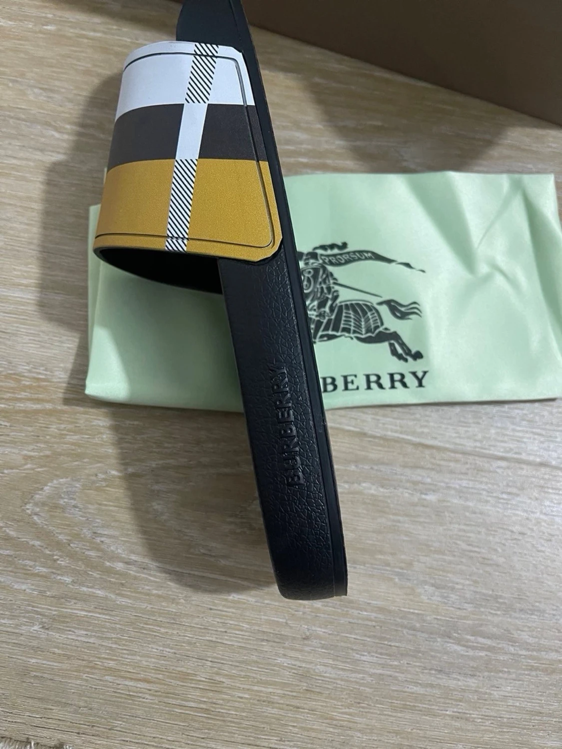  sandaler med rutigt mönster - 1