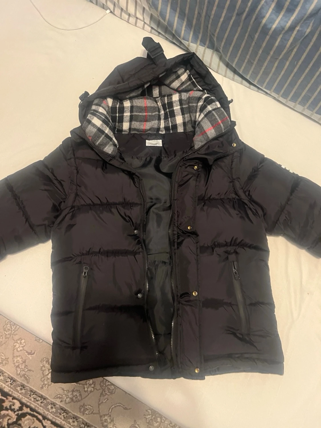 Svart dunjacka från Burberry