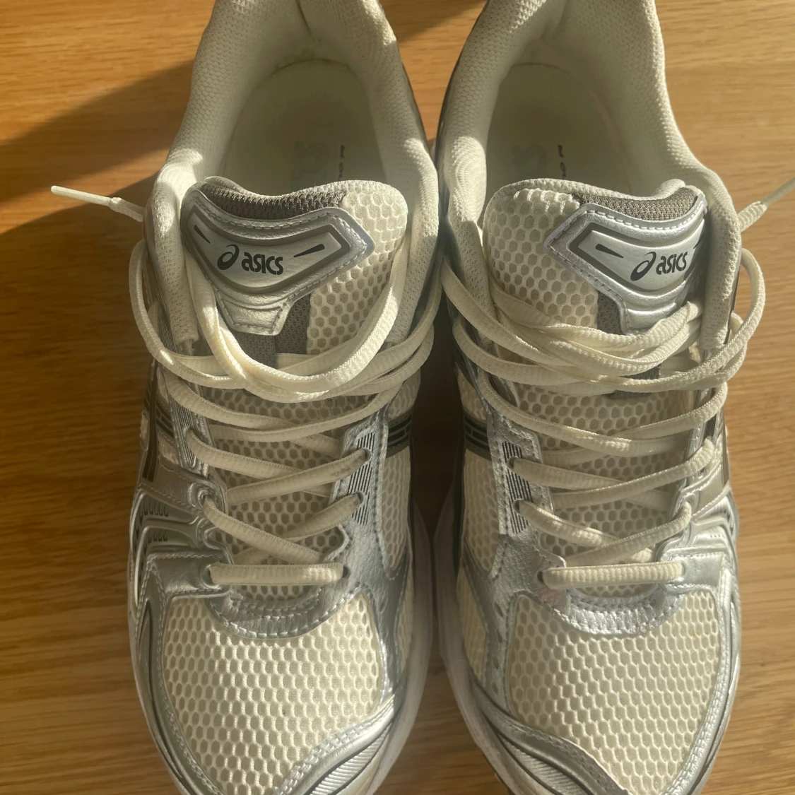 ASICS Gel-Kayano 14 vita sneakers