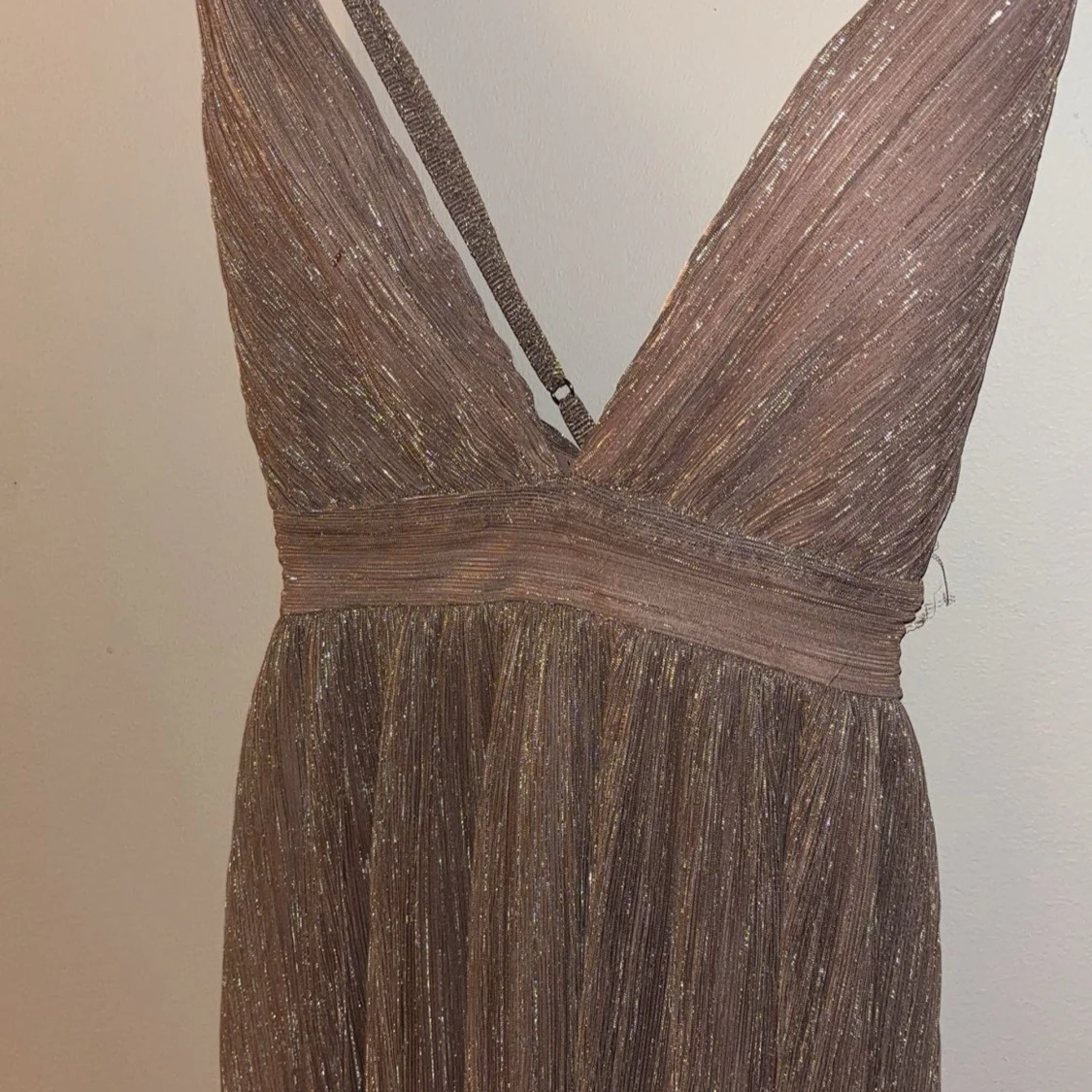 Glittrig champagnefärgad långklänning Shero - 2