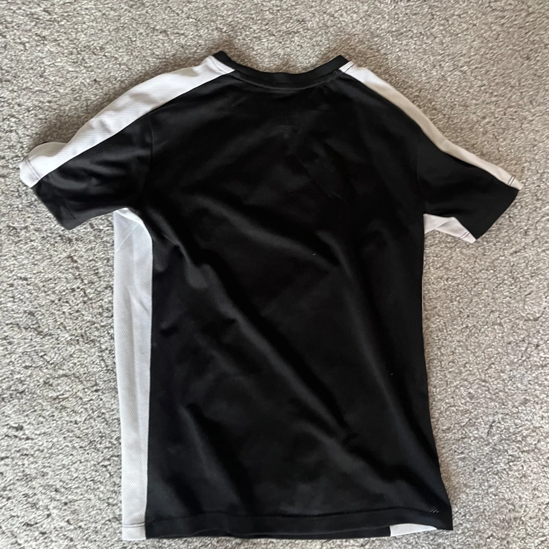 Svart och vit Nike Dri-Fit fotbollströja - 1