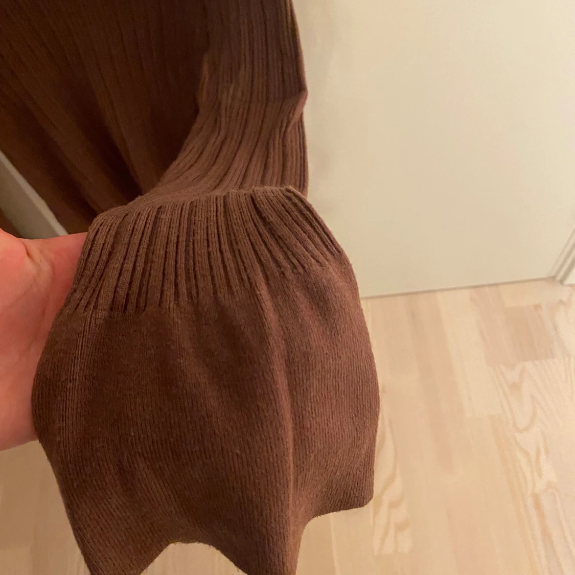 Brun ribbad långärmad tröja med krage från SHEIN  - 2