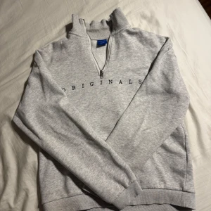 Jack n Jones half zip - Jätte skön tröja men kommer inte till så mycket användning. Sitter super bra men används för sällan och tar mest plats. Hör av er vid frågor