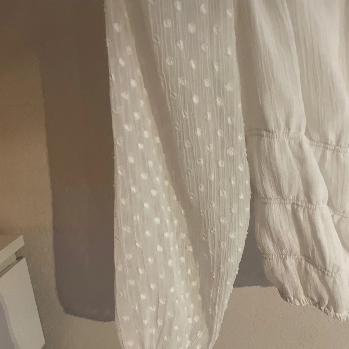 Vit blus med prickiga ärmar Bubbleroom - 2