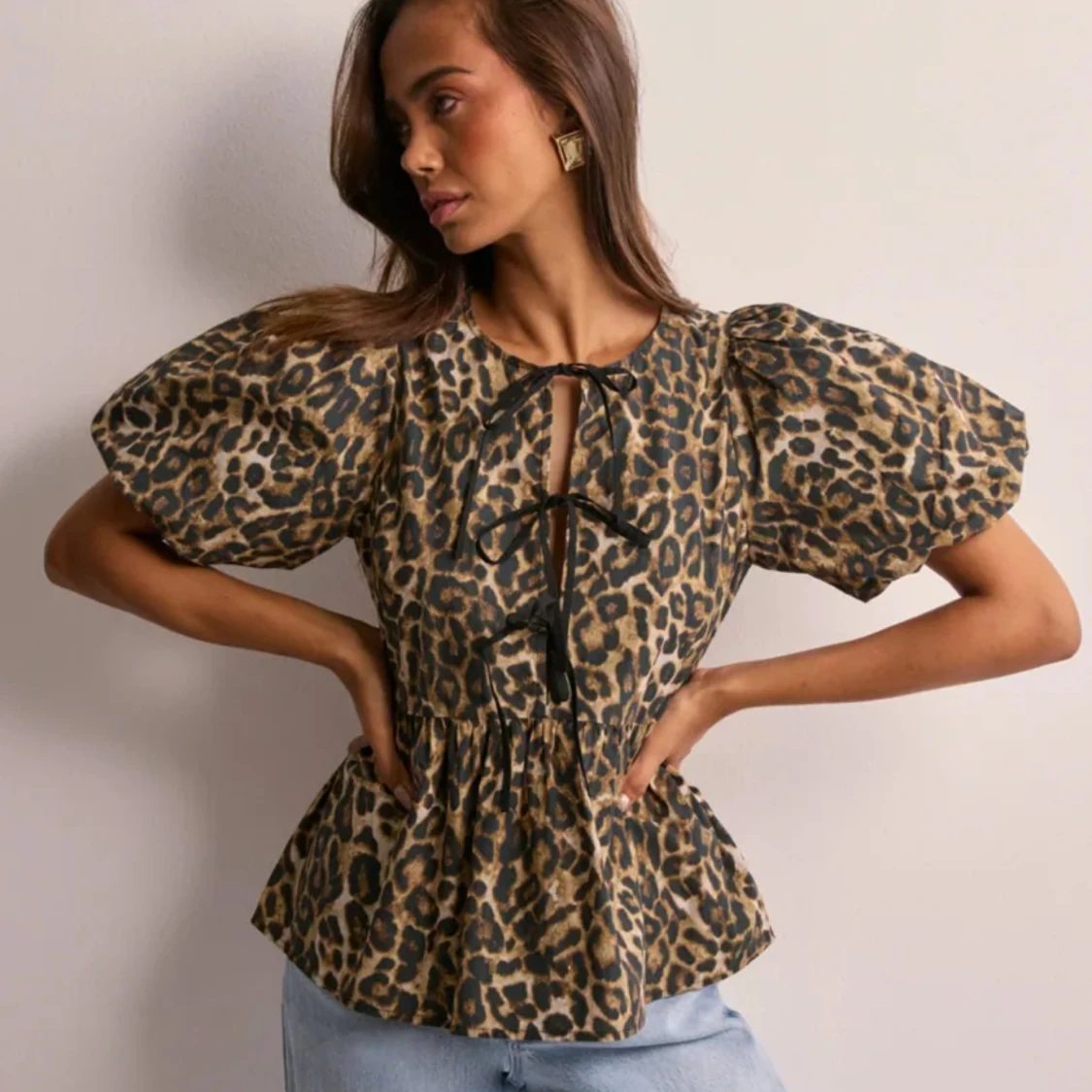 Leopardmönstrad blus med puffärm - 3