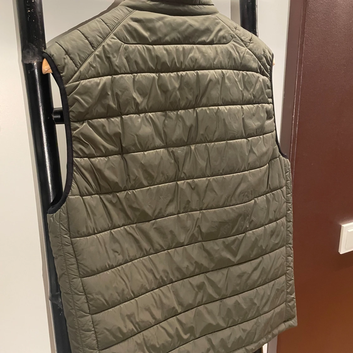 Olivgrön quiltad dunväst från Zara - 1