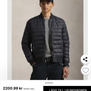 Polo Ralph lauren  Jacka  - Säljer den här jackan då inte passar mig så bra, har använt max 2 gånger, den är som ny! Absolut inga skador…