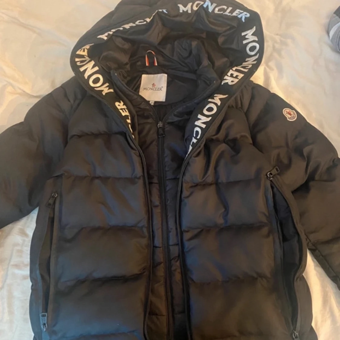 Svart Moncler pufferjacka med huva - 2