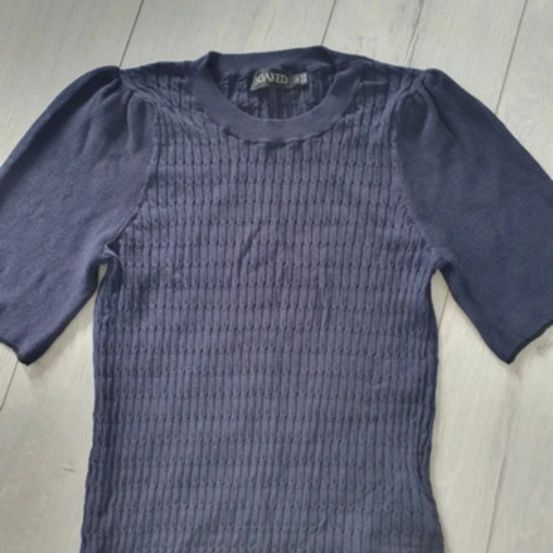 Mörkblå stickad topp från Soaked