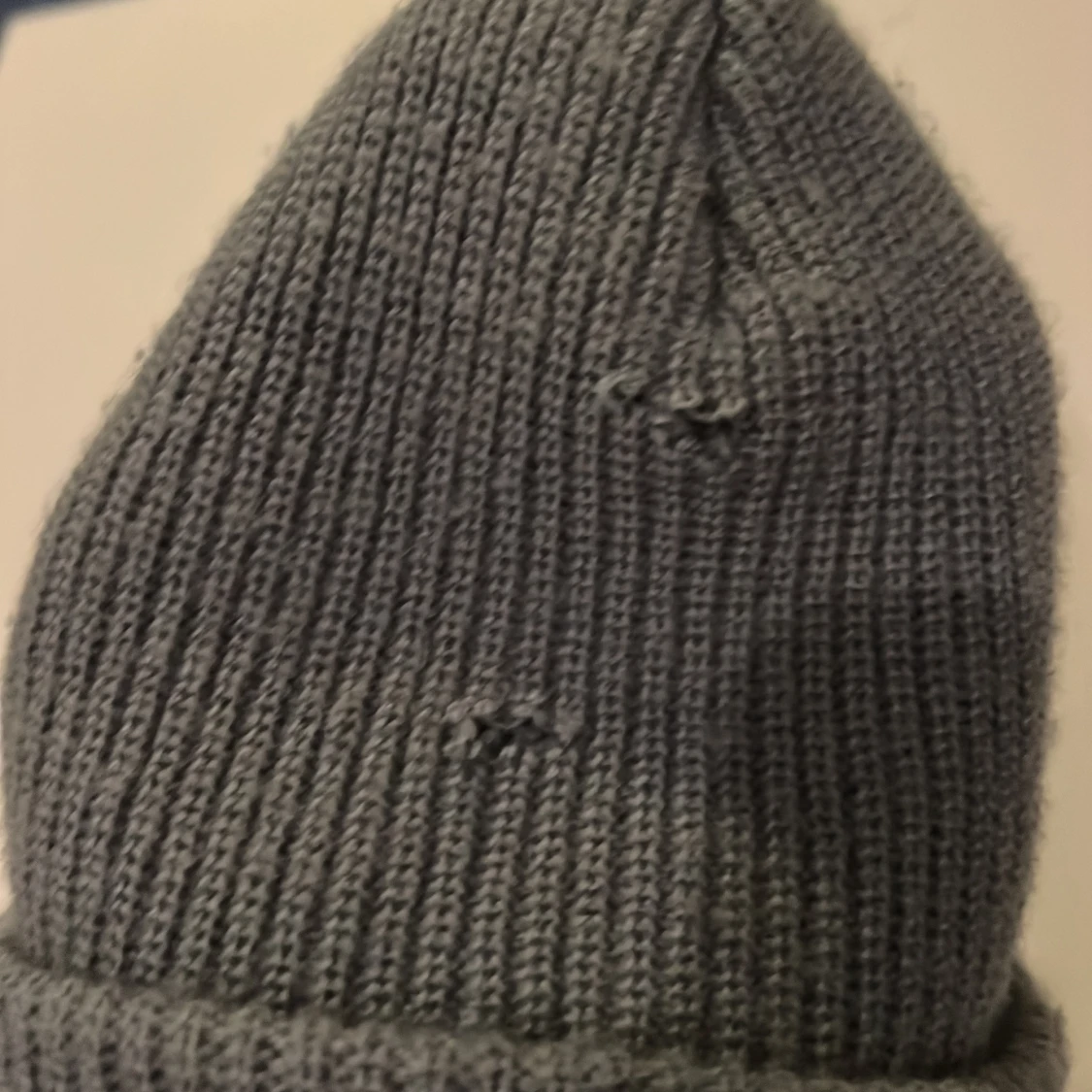 Grå stickad Moncler mössa - 2