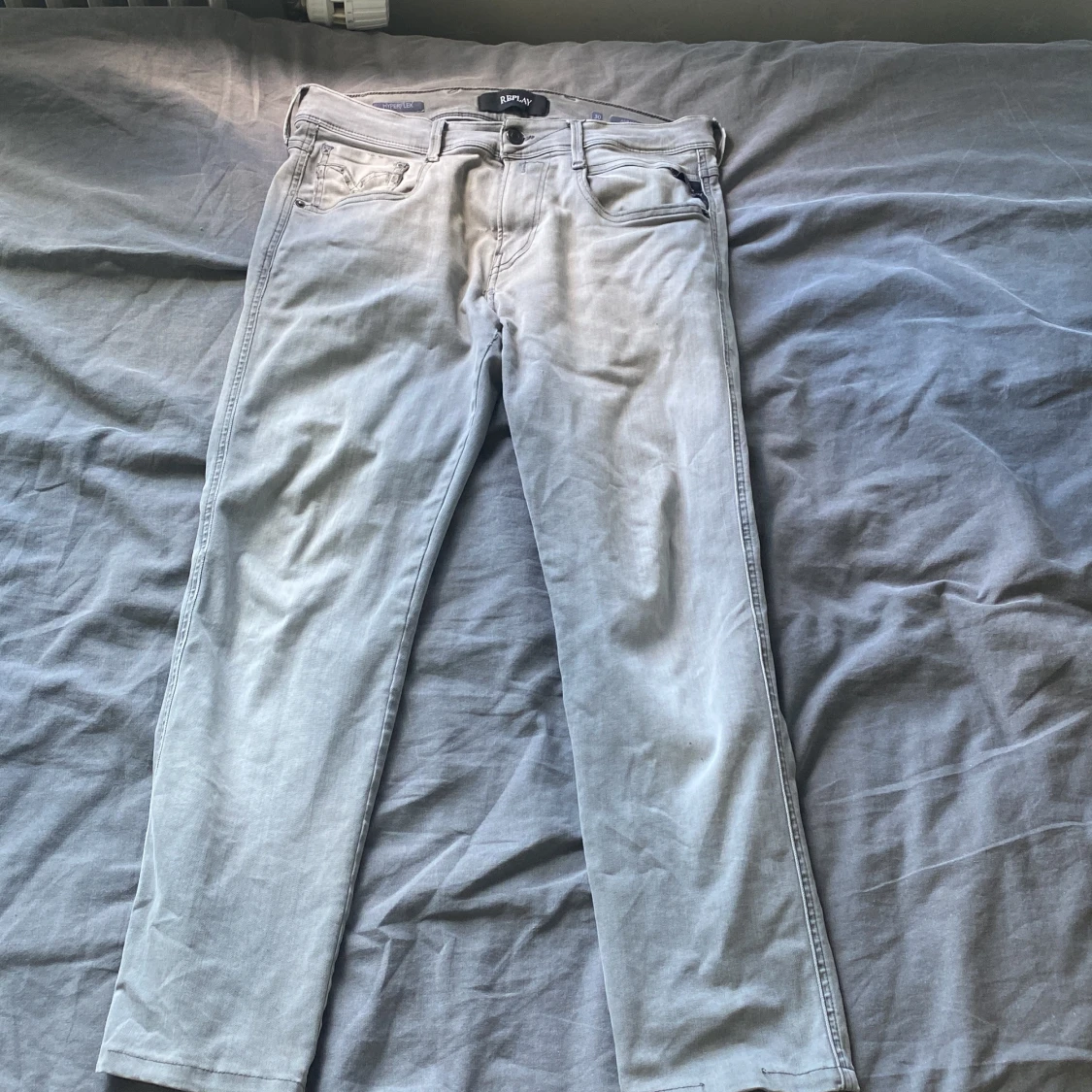 Snygga gråa replay jeans - 2