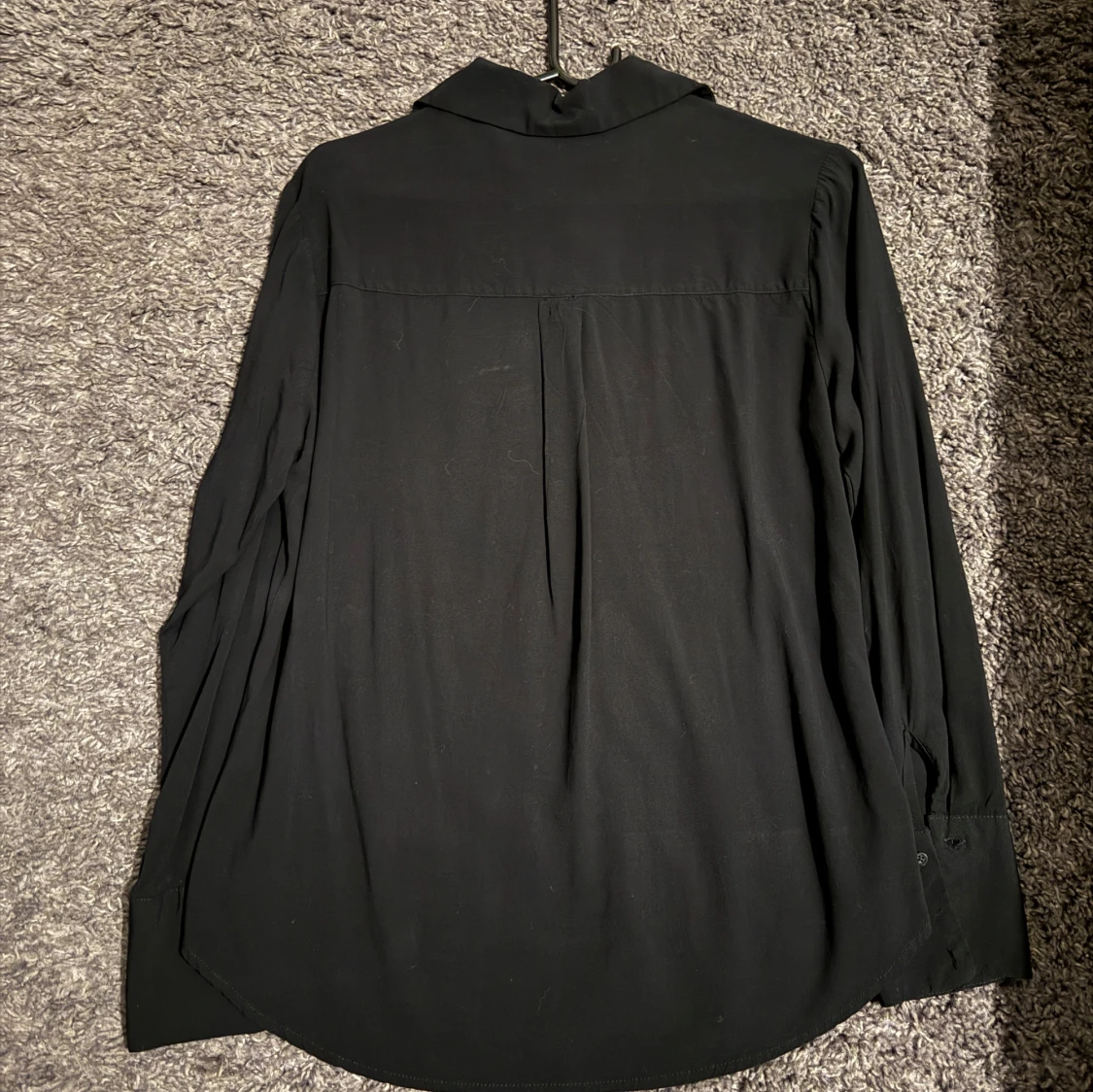 Svart skjorta från H&M med knappar - 1