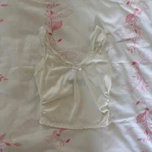 Vitt linne - Vitt linne med spets 