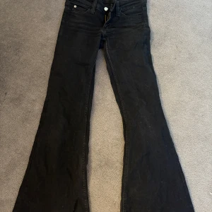 Svarta Cheap Monday jeans - Säljer ett par svarta cheap Monday jeans då dom är för små för mig💗