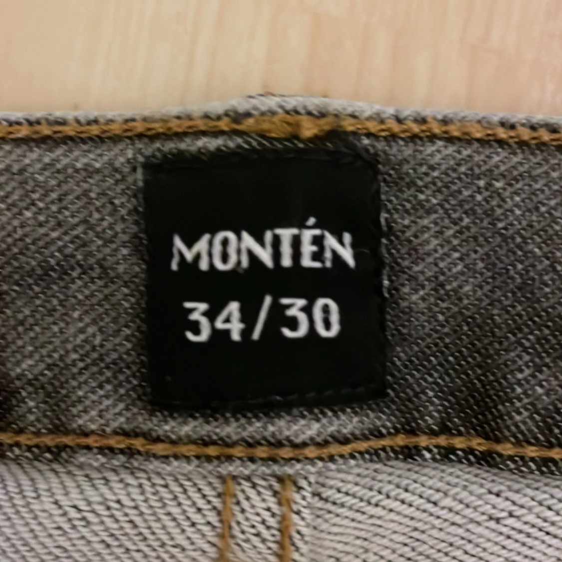 Grå jeans från Montén, rak modell - 3